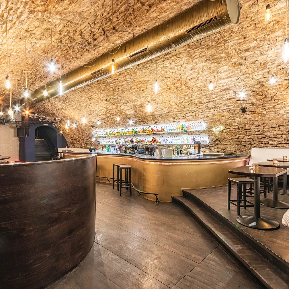 Barov&yacute; pult &ndash; ZONE Bar Praha