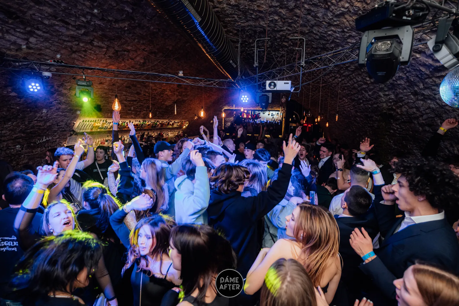 DJ Party &ndash; ZONE Bar Praha